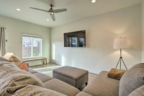 Sleek Townhome With Community Perks And Mtn Views