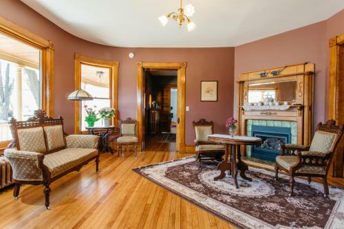 Bed & Breakfast Reynolds House Inn