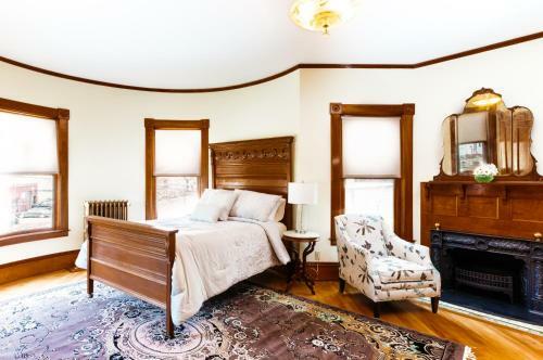 Bed & Breakfast Reynolds House Inn