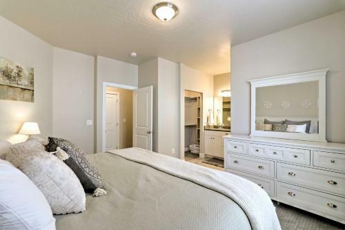 Modern Washington Townhome- 6 Mi From Red Cliffs!