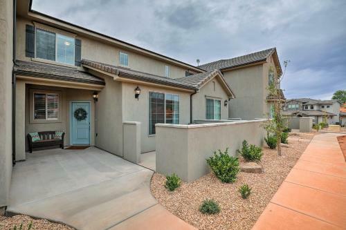 Washington Townhome With Views And Pool Access!