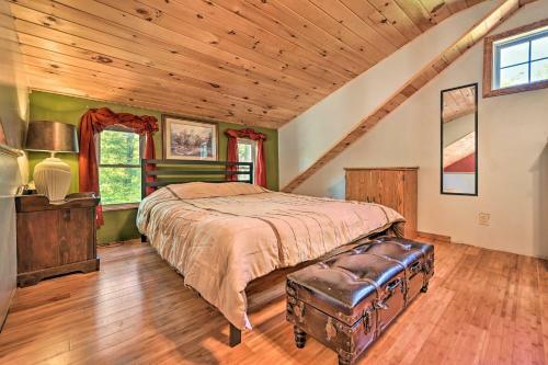 Cabin In The Untouched Woods, 3 Miles To Ski!
