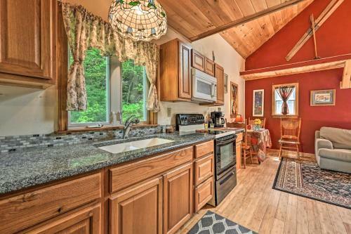 Cabin In The Untouched Woods, 3 Miles To Ski!