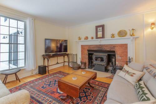 Postcard Perfect Mansion In Manchester Village