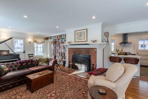 Beautifully Restored Home In Manchester Village