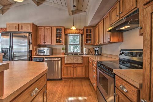 Ludlow Home - Walk To Okemo Mountain Resort!