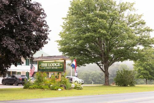 Hotel The Lodge At West River