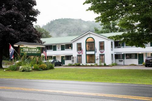 Hotel The Lodge At West River