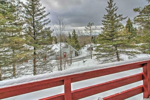 Rustic Peru Townhome With Deck - 30 Yards From Slopes