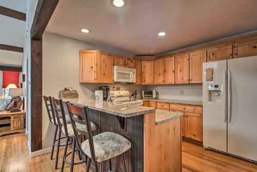 Stratton Mountain Chalet - Walk To Private Shuttle