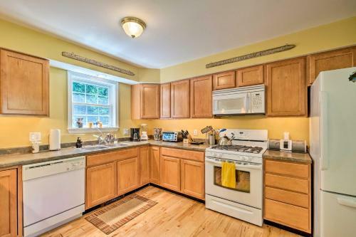 West Dover Home With Deck, Grill And Ev Outlet