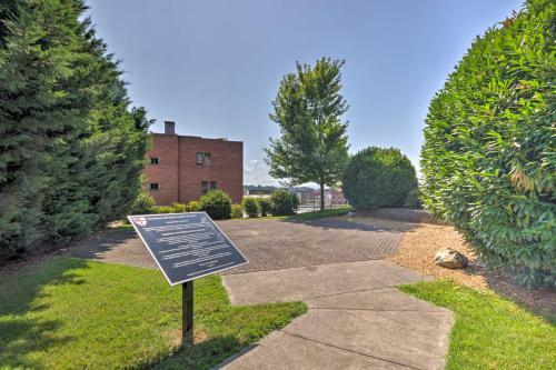 Private Solar Hill Apartment In Downtown Bristol!