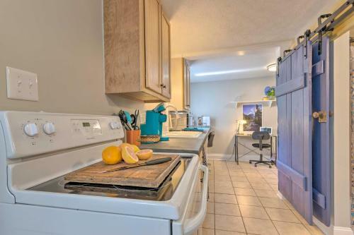 Private Solar Hill Apartment In Downtown Bristol!