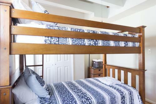 Historic 2br Townhouse + Loft + Studio On Queen St