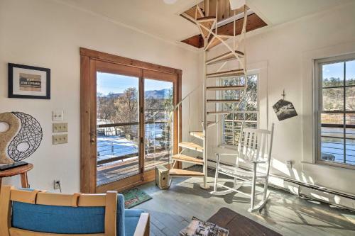 Riverside Retreat With Deck By Cornish-windsor Bridge