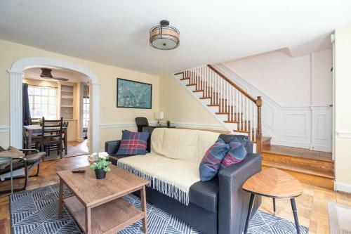 Spacious 4br House Near Old Town Alexandria