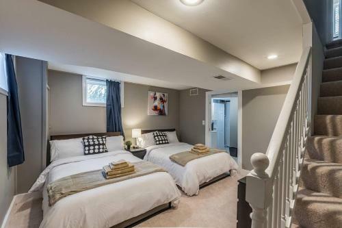 Deluxe 3br 2ba Townhouse With Cozy Backyard