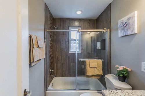 Beautiful 3br 2ba House With Cozy Backyard