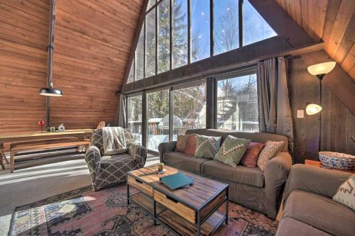 Cozy A-frame With Pool Table 8 Mi To Mt Snow!