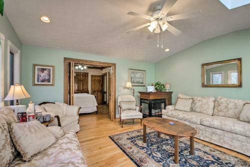 Damascus Home With Fire Pit And Views, Walk To Shops!