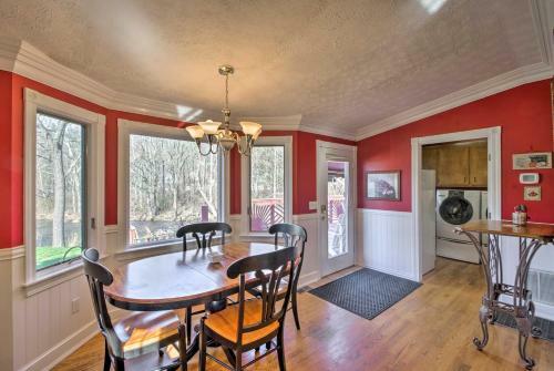 Damascus Home With Fire Pit And Views, Walk To Shops!