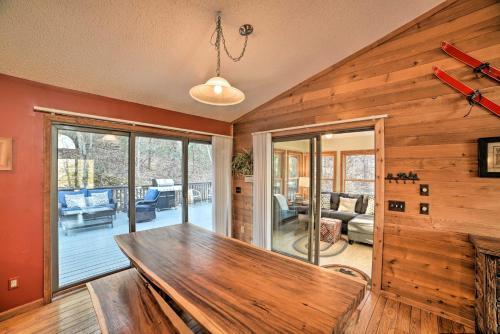 Slopeside Retreat In Massanutten With Hot Tub And Deck!