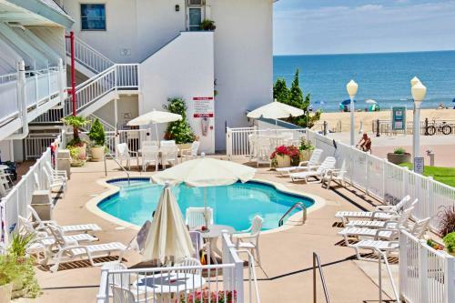 Apartamento Oceanfront Va Beach Studio With Views And Pool Access!