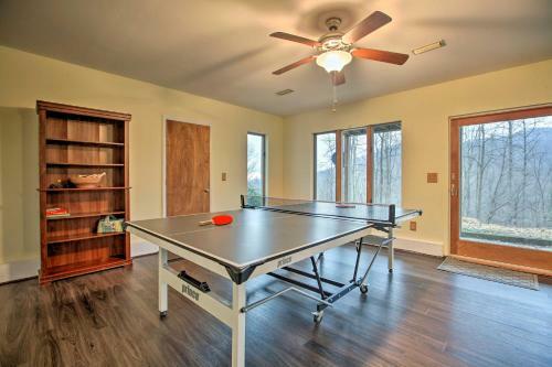 Large Hillside Home With Spacious Deck And Game Room!