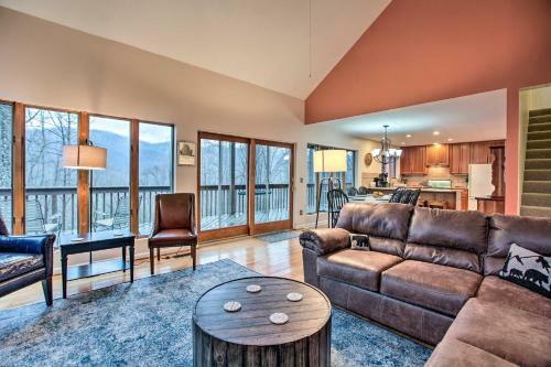 Large Hillside Home With Spacious Deck And Game Room!