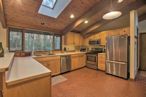 Spacious Wintergreen Home - Half Mile To Slopes!