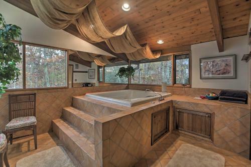 Spacious Wintergreen Home - Half Mile To Slopes!