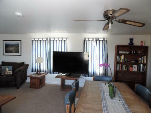 Posada Second Floor Apartment - Water & Town Views