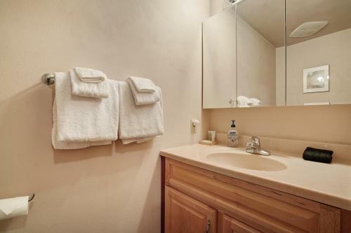Rustic River Paradise - 1 Bed 2 Bath Vacation Home In Baring