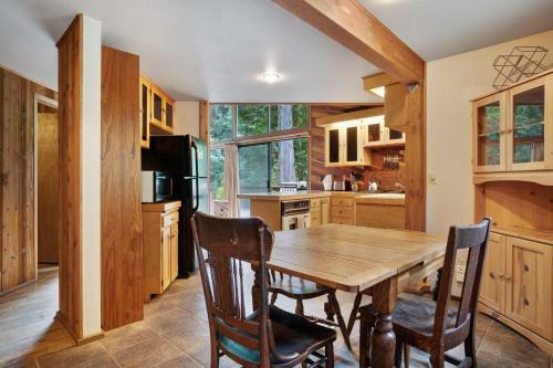 Rustic River Paradise - 1 Bed 2 Bath Vacation Home In Baring