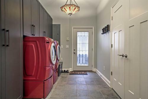 Lavish Wintergreen Home With Hot Tub By Skiing!