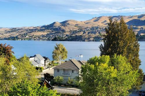 Lakeside Paradise