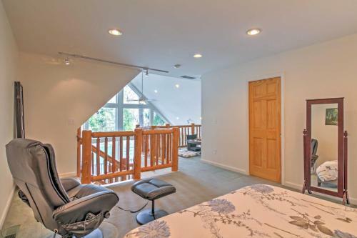 Exquisite Gold Bar Home With Deck On Skykomish River