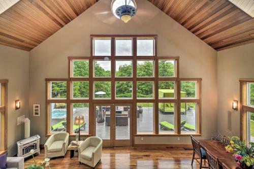Spacious Whidbey Island Home With Deck And Hot Tub