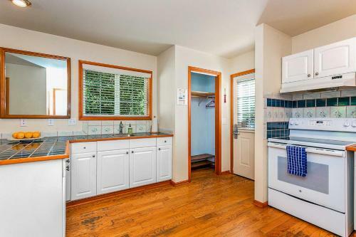New! Riverfront Cabin Near Hiking And Stevens Pass