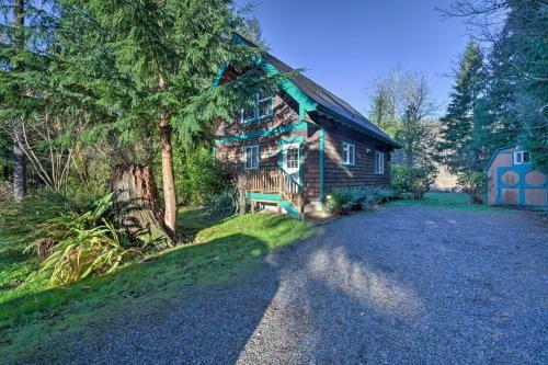 New! Riverfront Cabin Near Hiking And Stevens Pass