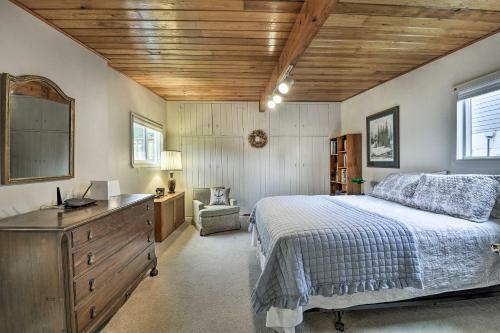 Puget Sound Home With Private Beach Access And Deck
