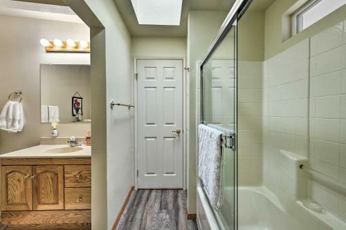 Puget Sound Home With Private Beach Access And Deck