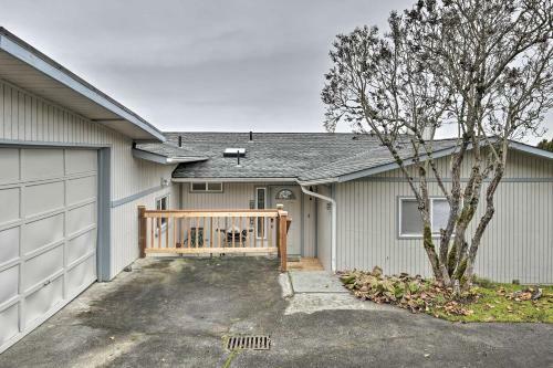 Puget Sound Home With Private Beach Access And Deck