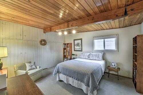 Puget Sound Home With Private Beach Access And Deck