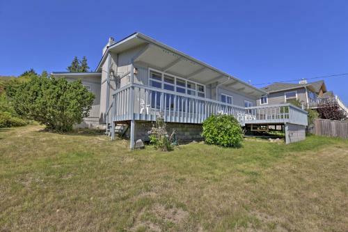 Puget Sound Home With Private Beach Access And Deck