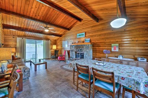 Waterfront Manson Cabin On Lake Chelan With Deck!