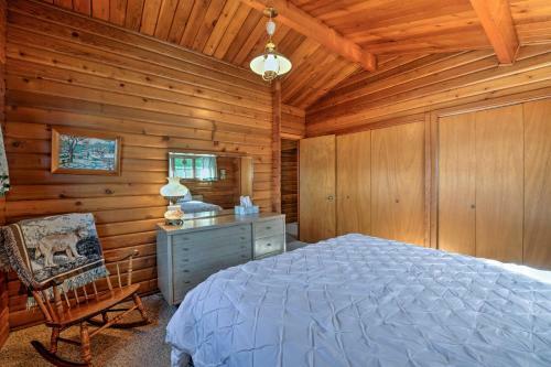 Waterfront Manson Cabin On Lake Chelan With Deck!