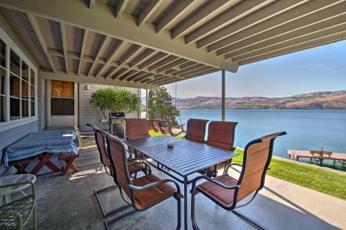 Waterfront Manson Cabin On Lake Chelan With Deck!