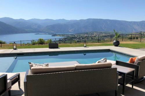 Lavish Lake Chelan Escape With Pool And Panoramic Views