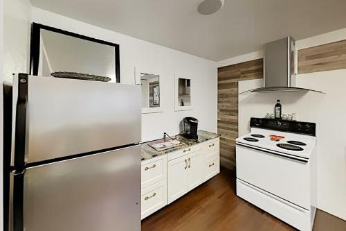 Apartamento Relaxing Retreat On Lush Acre - Furnished Deck Duplex